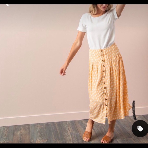 Everly Dresses & Skirts - 🌷EVERLY | Just Peachy Printed Skirt NWT